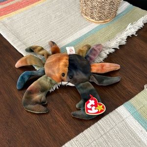 Beautiful retired Claude the crab ty beanie baby.  1996